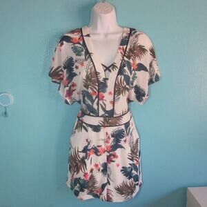 Adelyn Rae Summer Tropical Floral Leaf Romper Size XS 32B and 26 Waist